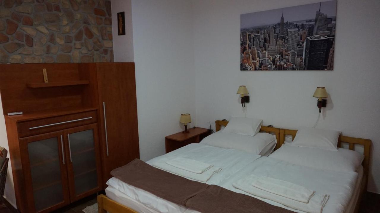 Chloe Apartman Szigetvár Exteriör bild